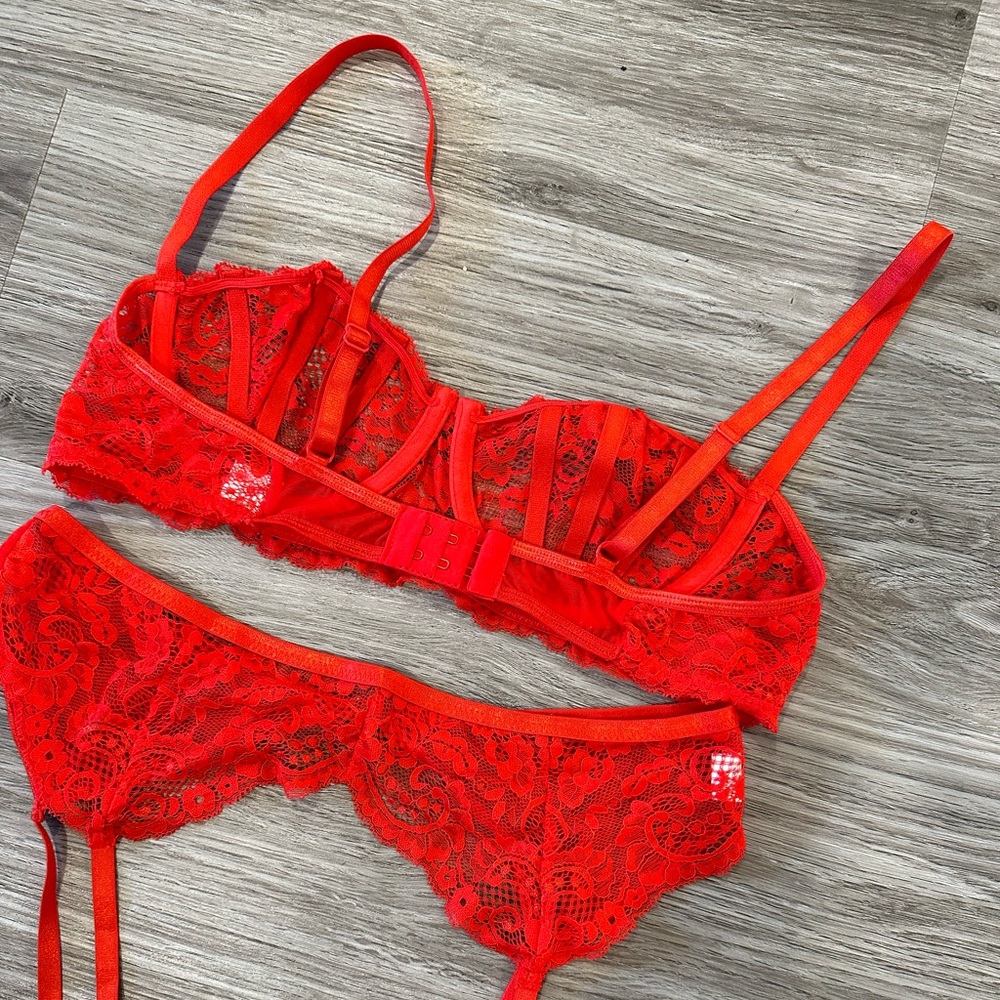 NEW| Red Lace Lingerie Set - Picture 4 of 6